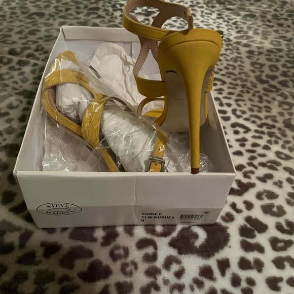 Steve Madden yellow heels strap around ankles size 9 new excellent condition - Picture 4 of 7